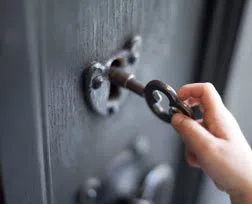City Locksmith Store Lynn, MA 781-203-8012 - 14-Unlock-Door